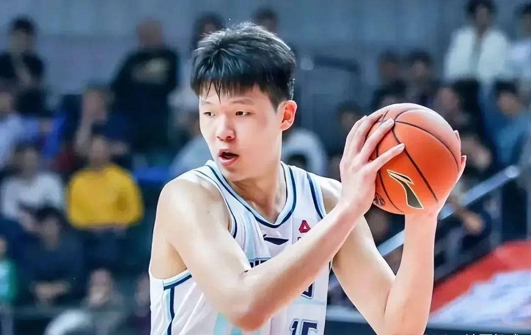 中国金年会-今夜费耶诺德篮板制胜——CBA季后赛节点到来，信心回归，球探报告显示潜力