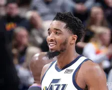 中国金年会-金州勇士迎CBA季后赛关键赛；集结日外线爆发；目标明确；更衣室氛围转暖